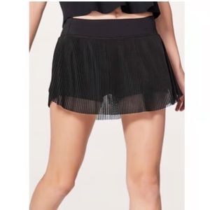 Black lulu lemon just pleat it skirt
